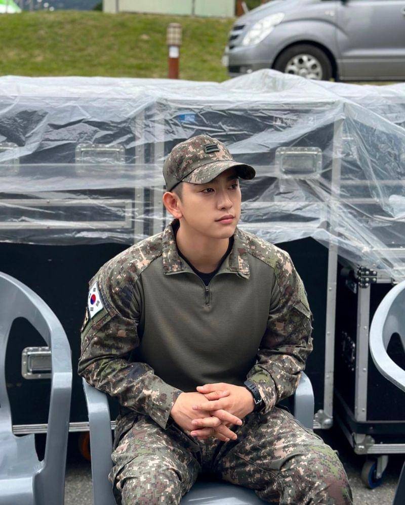 Instagram.com/jinyoung_0922jy